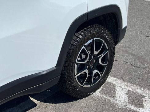 Used 2025 Jeep Compass Trailhawk AWD/4WD image 30