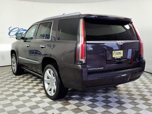 Used 2015 Cadillac Escalade Premium RWD image 2