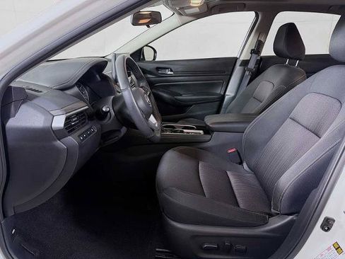 Certified 2024 Nissan Altima 2.5 SV w/ SV Premium Package FWD image 18