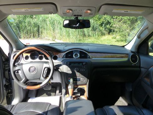 Used 2011 Buick Enclave CXL FWD image 38