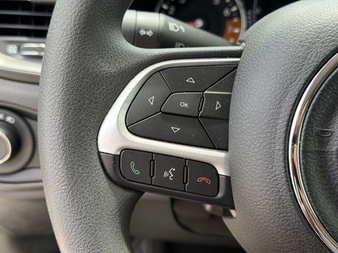 Used 2023 Jeep Renegade Latitude AWD/4WD image 16