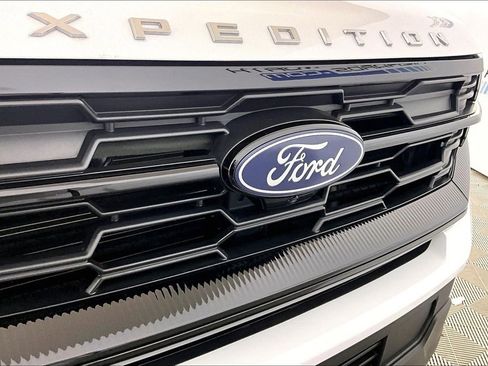 Used 2025 Ford Expedition Active image 24