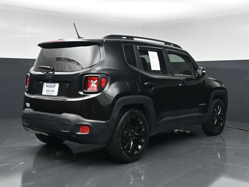Used 2017 Jeep Renegade Altitude FWD image 6