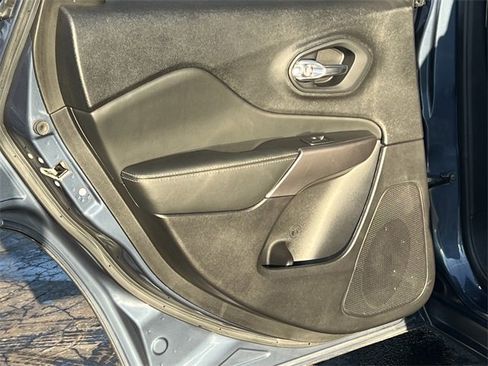 Certified 2021 Jeep Cherokee Latitude Lux w/ Comfort/Convenience Group image 35