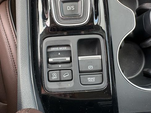 Certified 2025 Honda Pilot Elite image 26