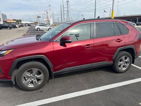 Used 2024 Toyota RAV4 XLE FWD image 1