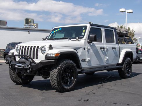 Used 2022 Jeep Gladiator Sport image 3