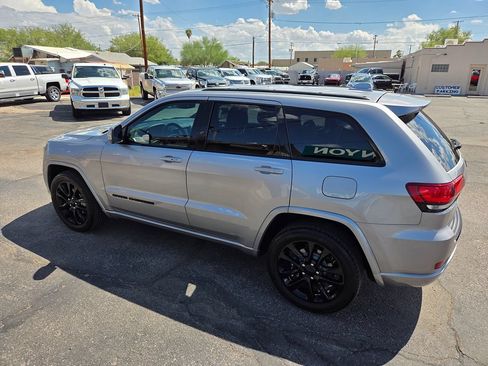 Used 2018 Jeep Grand Cherokee Altitude RWD image 20