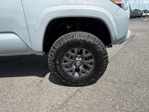 Used 2021 Toyota Tacoma SR5 RWD image 8