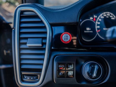 Used 2019 Porsche Cayenne Turbo w/ Sportdesign Package image 18