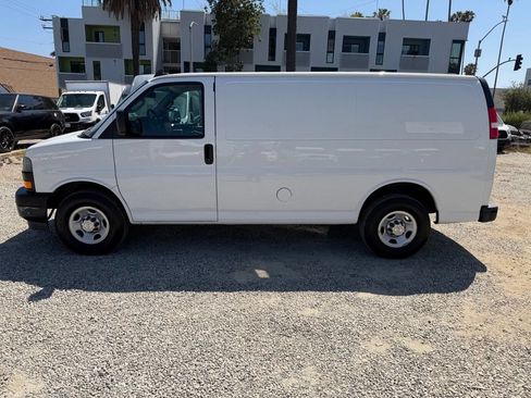 Used 2020 Chevrolet Express 2500 RWD image 2