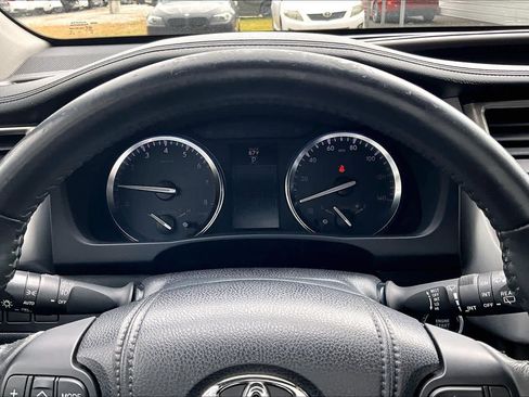 Used 2015 Toyota Highlander XLE image 25