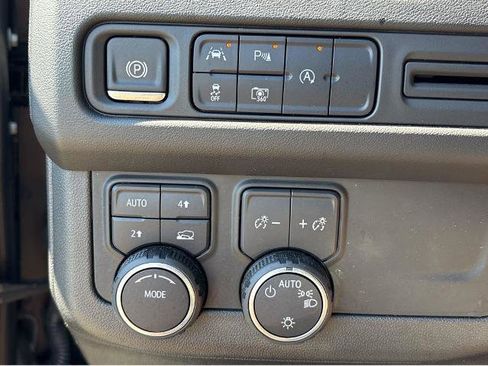 Used 2024 Chevrolet Tahoe LT w/ LT Signature Plus Package AWD/4WD image 29