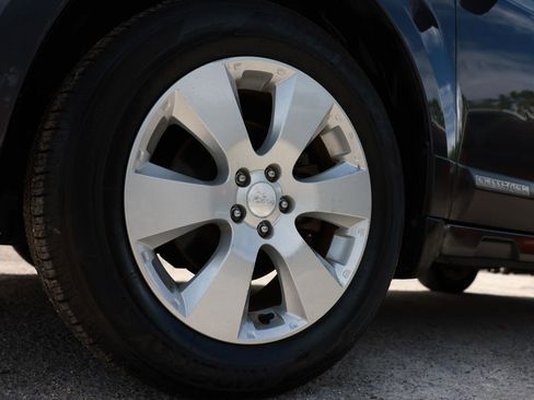 Used 2010 Subaru Outback 2.5i Premium AWD/4WD image 25