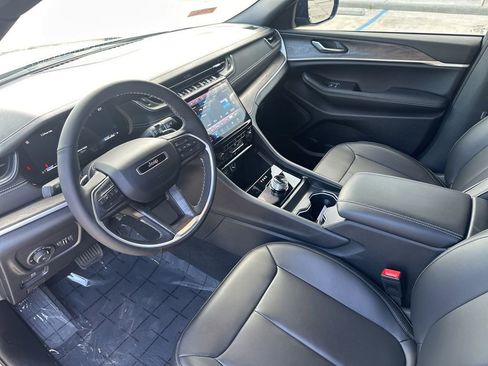 Used 2025 Jeep Grand Cherokee L Limited image 14