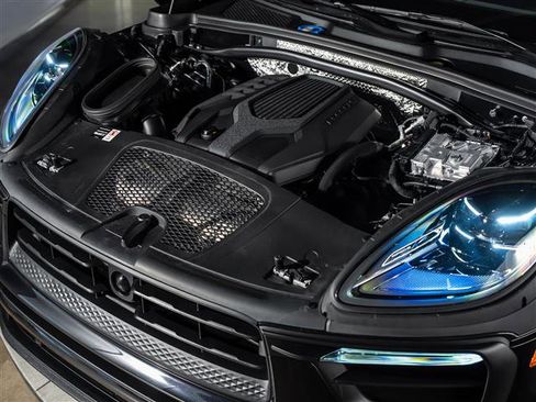 Certified 2026 Porsche Macan AWD/4WD image 16