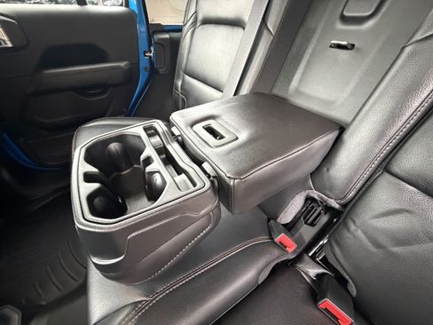 Used 2022 Jeep Wrangler Unlimited Rubicon w/ Xtreme Recon 35" Tire Package image 17