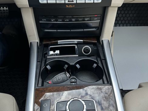 Used 2016 Mercedes-Benz E 350 E 350 4MATIC AWD 4dr Wagon image 29