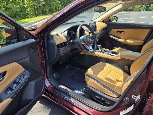 Used 2023 Nissan Sentra SV w/ SV Premium Package FWD image 11