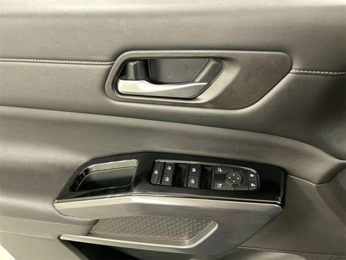 Used 2023 Nissan Pathfinder SL image 17