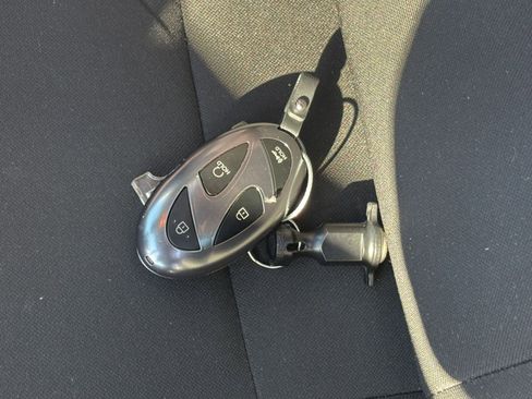 Used 2025 Hyundai Elantra SEL FWD image 24