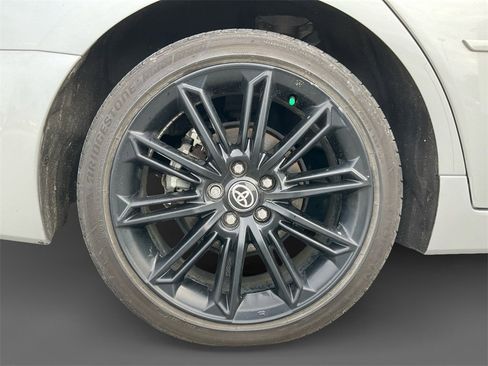 Used 2022 Toyota Avalon XSE image 10