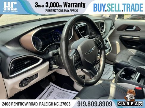 Used 2019 Chrysler Pacifica Touring-L FWD image 13