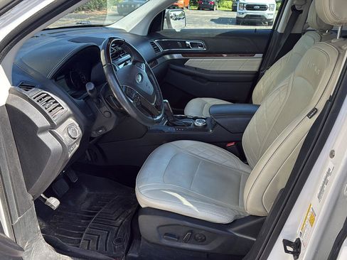 Used 2019 Ford Explorer Platinum AWD/4WD image 14