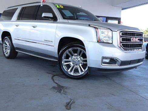 Used 2020 GMC Yukon XL SLT w/ Premium Edition RWD image 4