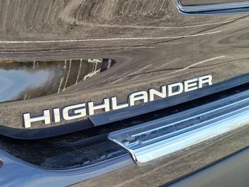 Used 2022 Toyota Highlander XLE image 7