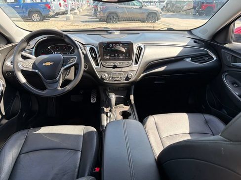 Used 2016 Chevrolet Malibu LT w/ Leather Package FWD image 17