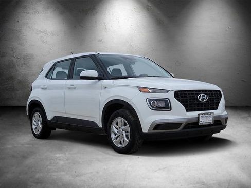 New 2026 Hyundai Venue SE image 2