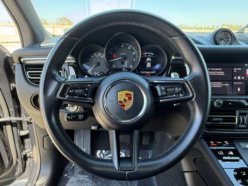 Used 2023 Porsche Macan AWD/4WD image 21