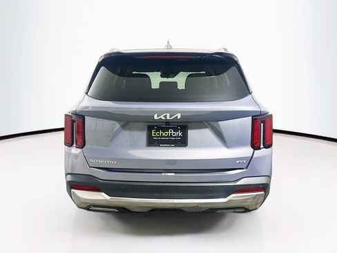 Used 2024 Kia Sorento S image 7