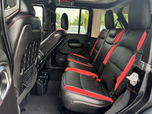 Used 2018 Jeep Wrangler Unlimited Rubicon w/ Dual Top Group AWD/4WD image 25