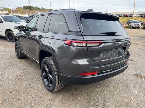 New 2025 Jeep Grand Cherokee Altitude image 5