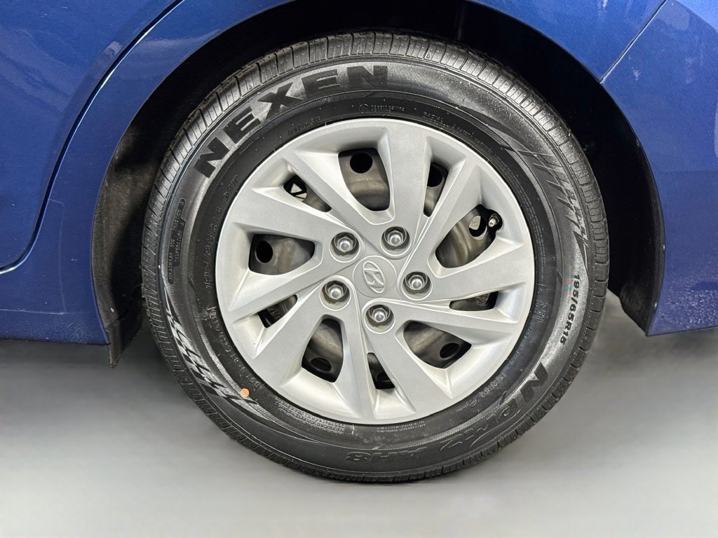 Used 2020 Hyundai Elantra SE FWD image 35