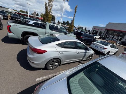 Used 2017 Hyundai Elantra SE FWD image 7