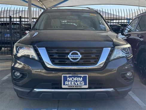 Used 2017 Nissan Pathfinder SL w/ SL Tech Package image 2