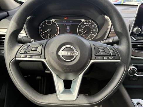 Used 2025 Nissan Altima 2.5 SV FWD image 22