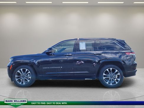 Used 2022 Jeep Grand Cherokee Overland w/ Luxury Tech Group IV AWD/4WD image 7