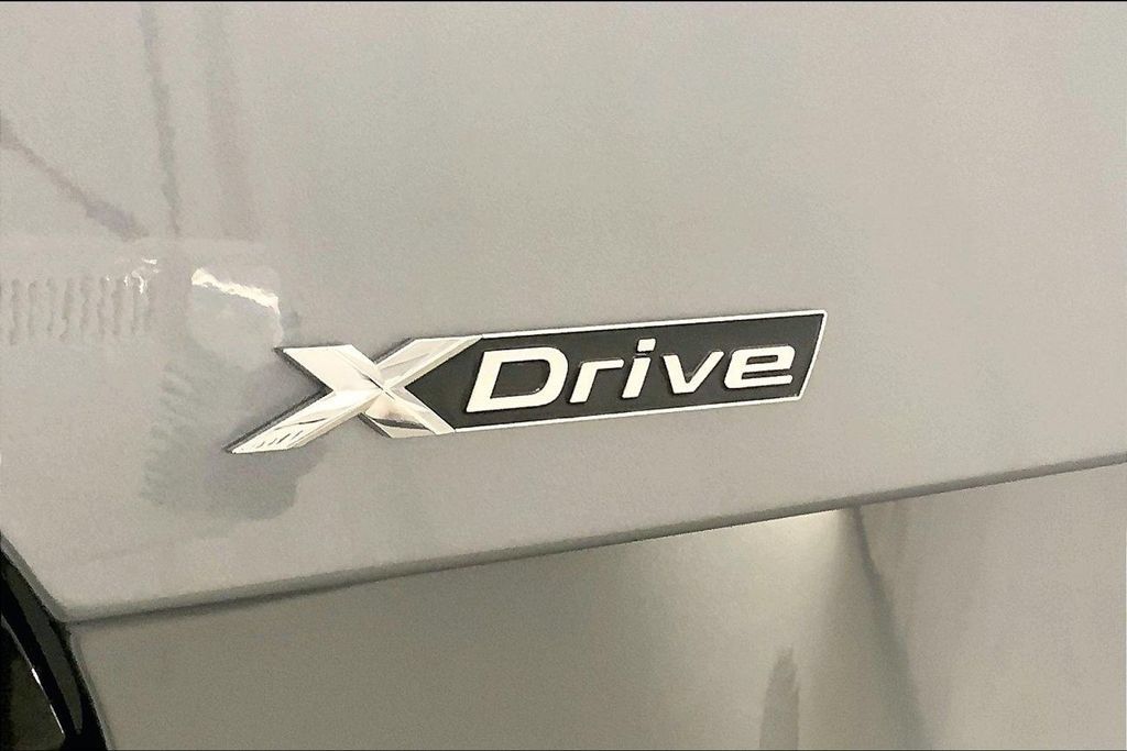Certified 2025 BMW 230i xDrive Coupe w/ Premium Package AWD/4WD image 7