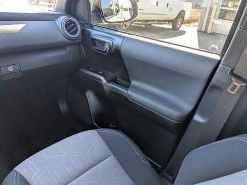 Used 2021 Toyota Tacoma TRD Off-Road image 15