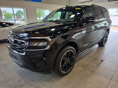 Used 2023 Ford Expedition Limited AWD/4WD image 1