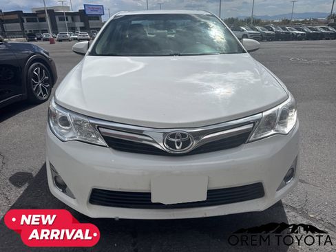 Used 2014 Toyota Camry XLE w/ Convenience Package image 12