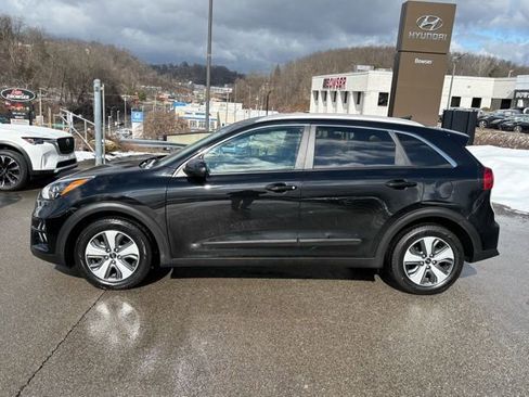 Used 2022 Kia Niro LX image 2