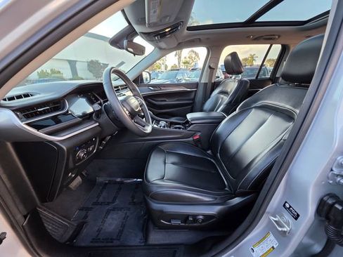 Used 2023 Jeep Grand Cherokee 4WD 4xe image 16