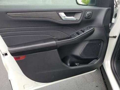 New 2025 Ford Escape SE w/ PHEV Premium Package image 18