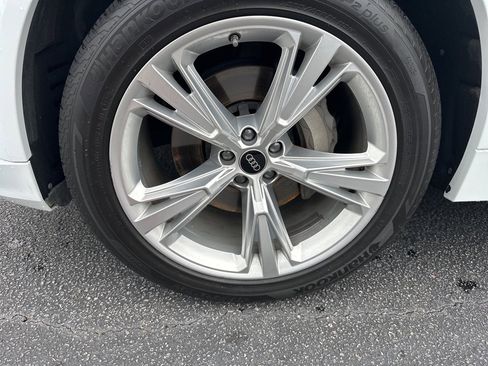 Used 2023 Audi Q8 Premium Plus image 10