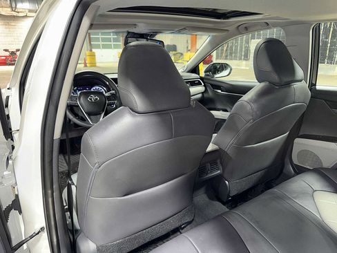 Certified 2018 Toyota Camry XLE w/ Audio Package FWD image 27